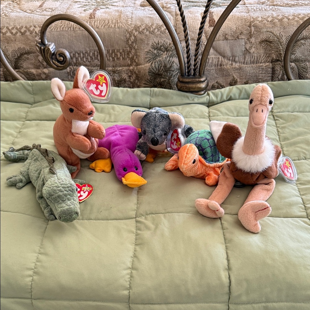 Lot of vintage Ty Beanie Babies and kangaroo buddy from Australia!